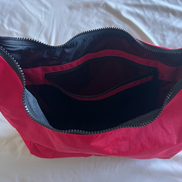 Baggu Nylon Shoulder Bag Candy Apple Red - Picture 5 of 7